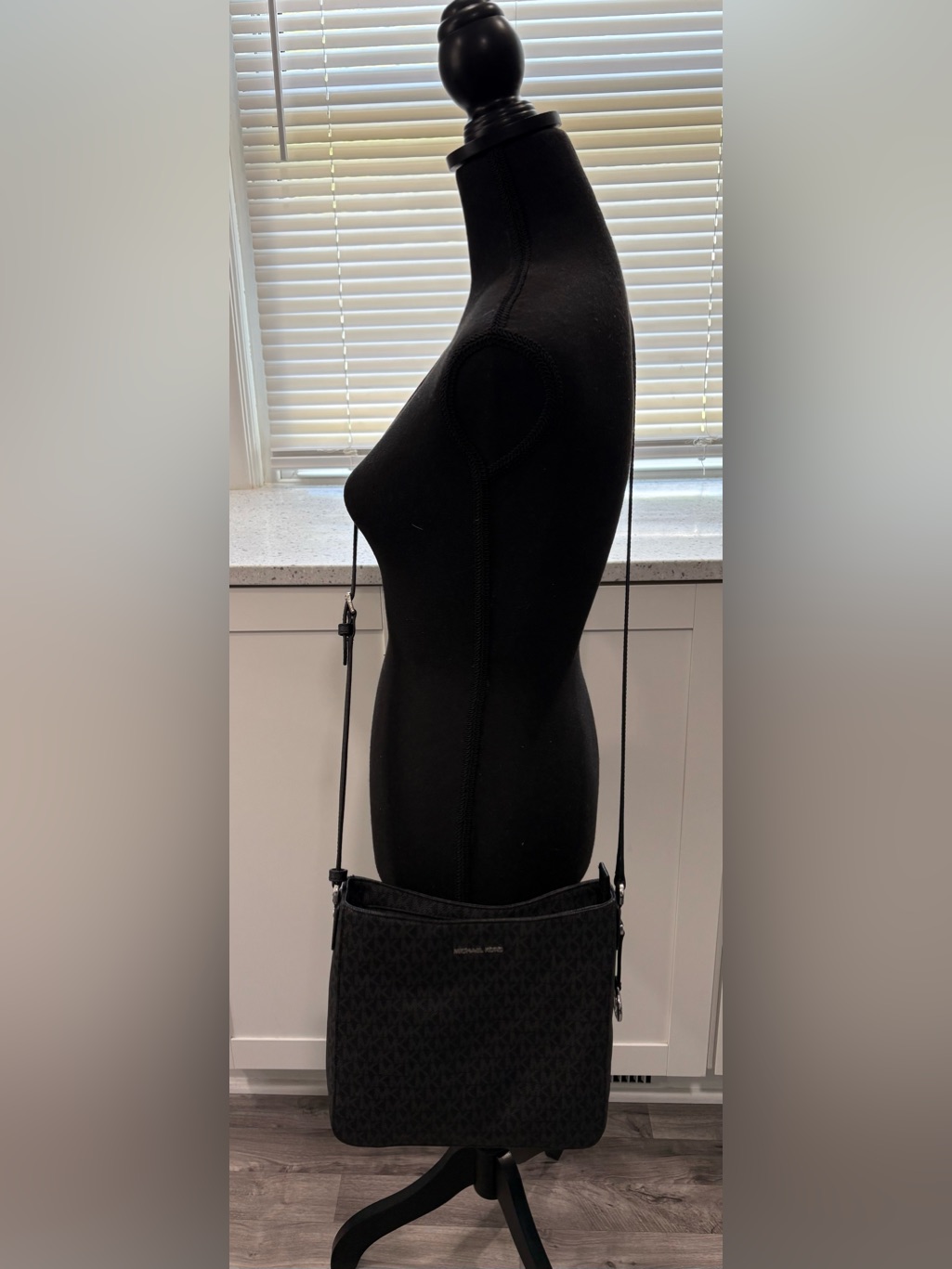 Euc Michael Kors Jet Set Messenger Bag Black/ Charcoal Signature Crossbody Bag